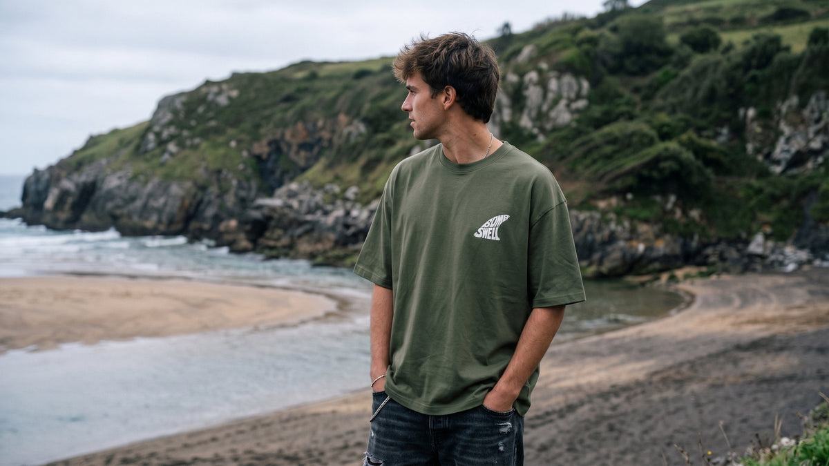 Bomb Swell Fin Tee — Camiseta Oversize Verde Oliva