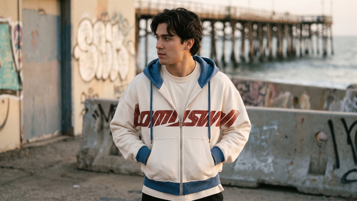 Bomb Swell Colorblock Script Zip Hoodie — Sudadera Crema/Azul