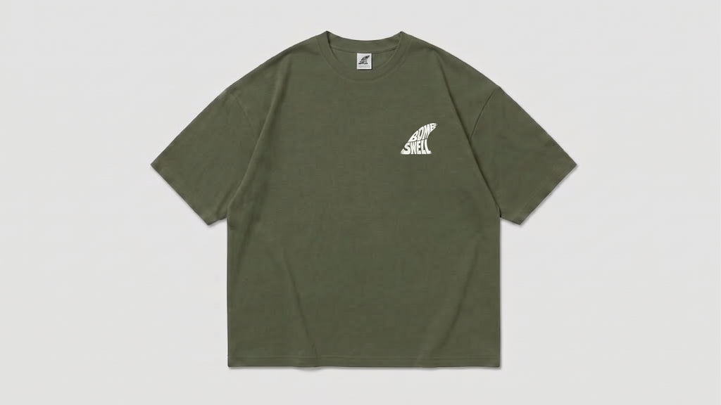 Camiseta oversize verde oliva con logo fin Bomb Swell en el pecho