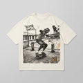 Camiseta oversize crema con estampado fotográfico de un skater en piscina vacía, texto Bomb Swell SK8 Life