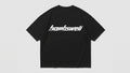 Camiseta oversize negra con logotipo bombswell en blanco desgastado en el pecho