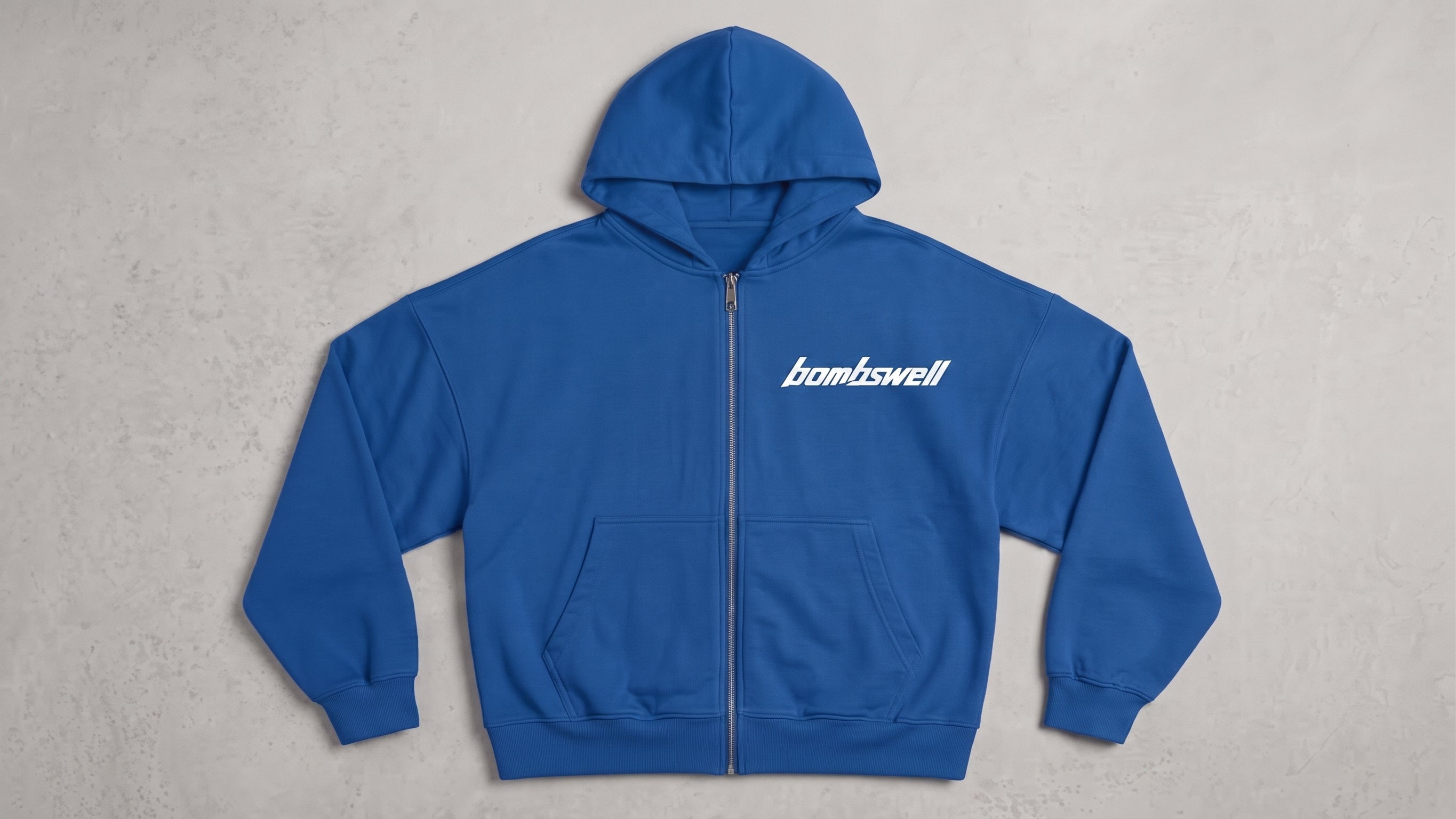 Sudadera con cremallera oversize azul cobalto con logotipo bombswell en el pecho